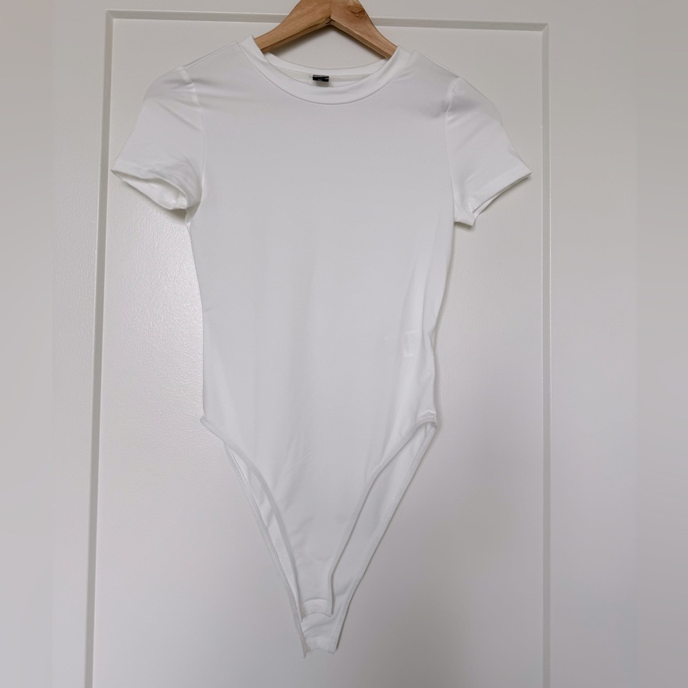 **NOWT XS BODYSUIT SET** SHEIN White Crewneck Black Cutout Bodysuits